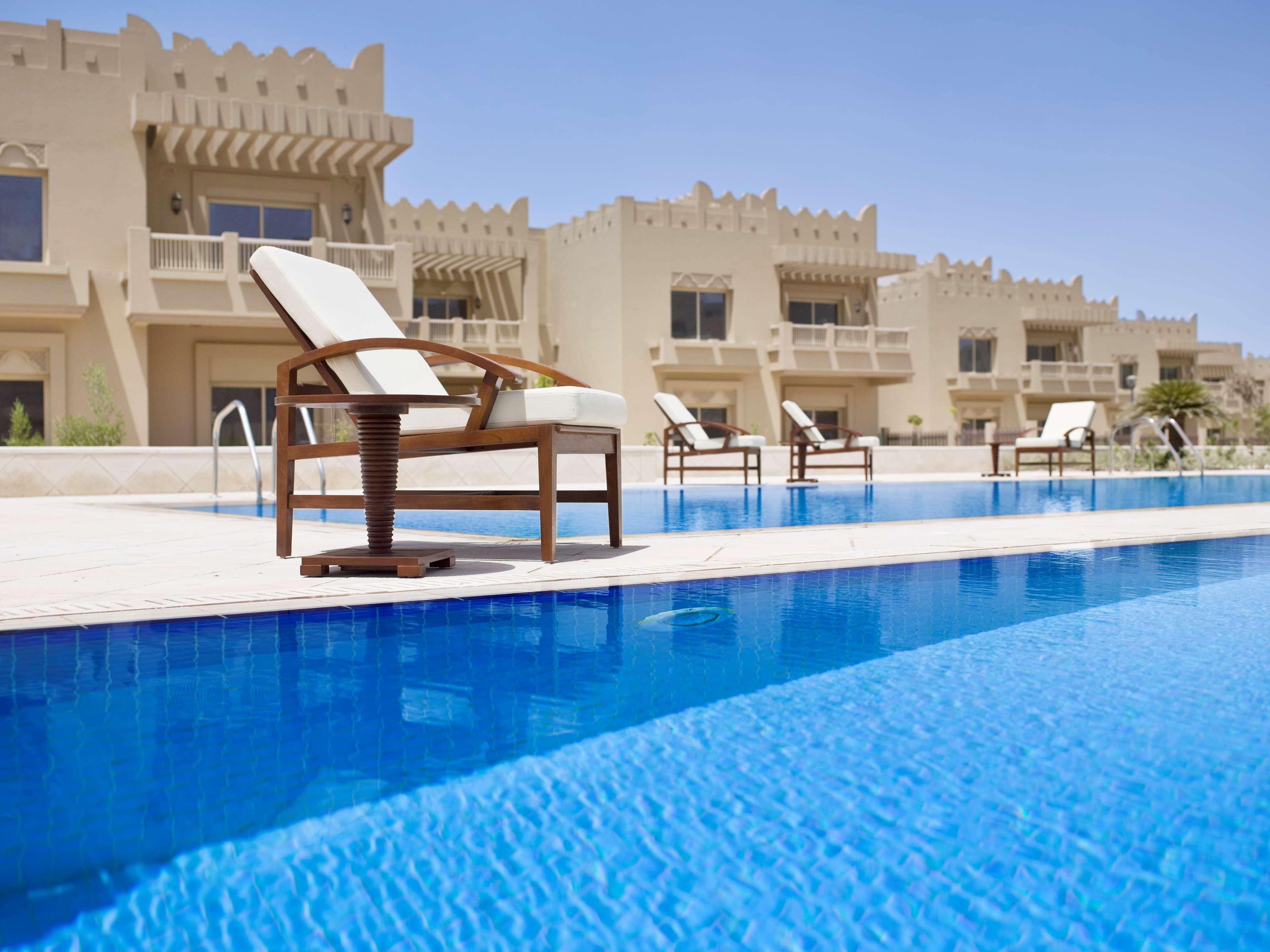 Grand Hyatt Doha Hotel & Villas Luaran gambar The swimming pool at the resort