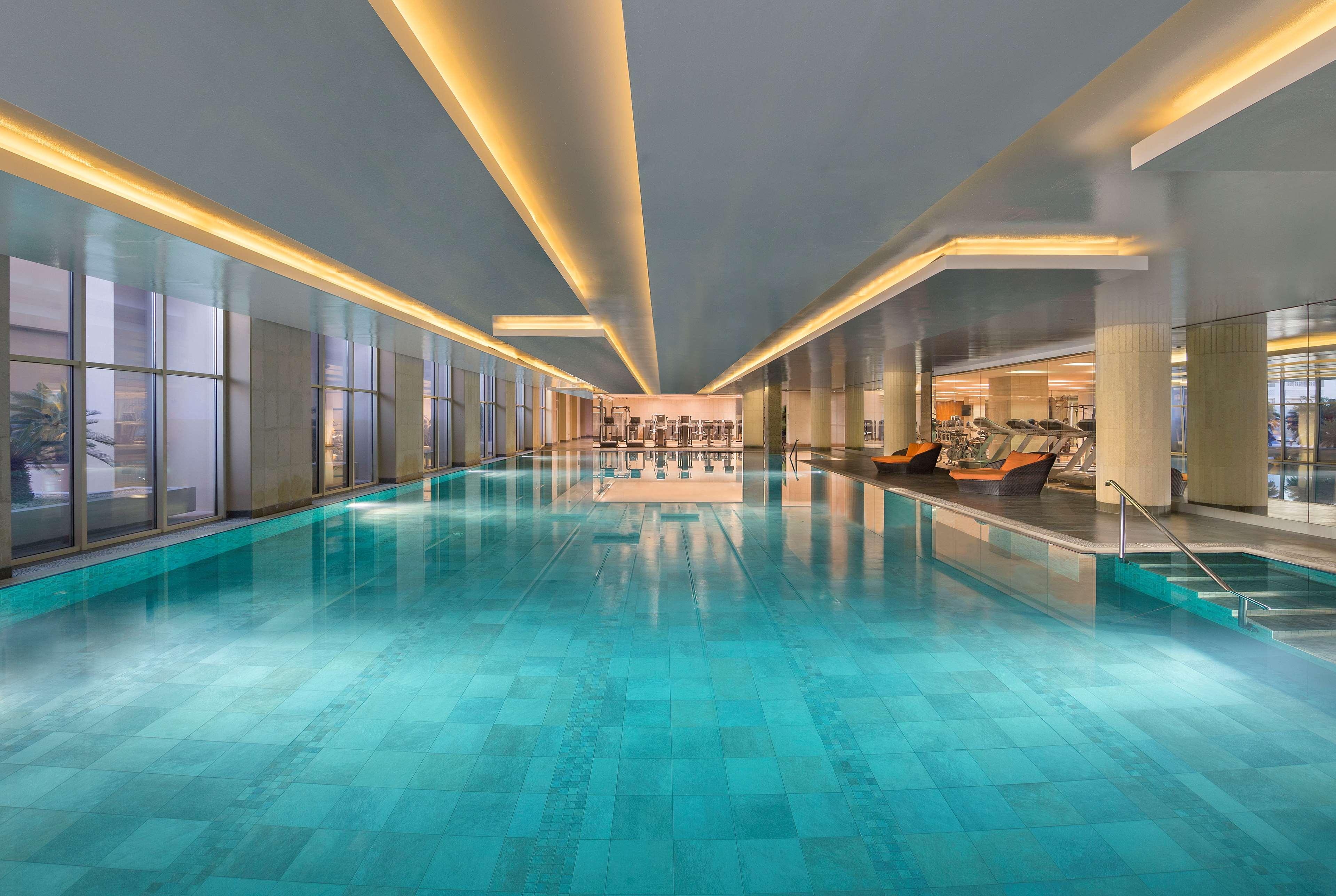 Grand Hyatt Doha Hotel & Villas Luaran gambar The swimming pool at the hotel