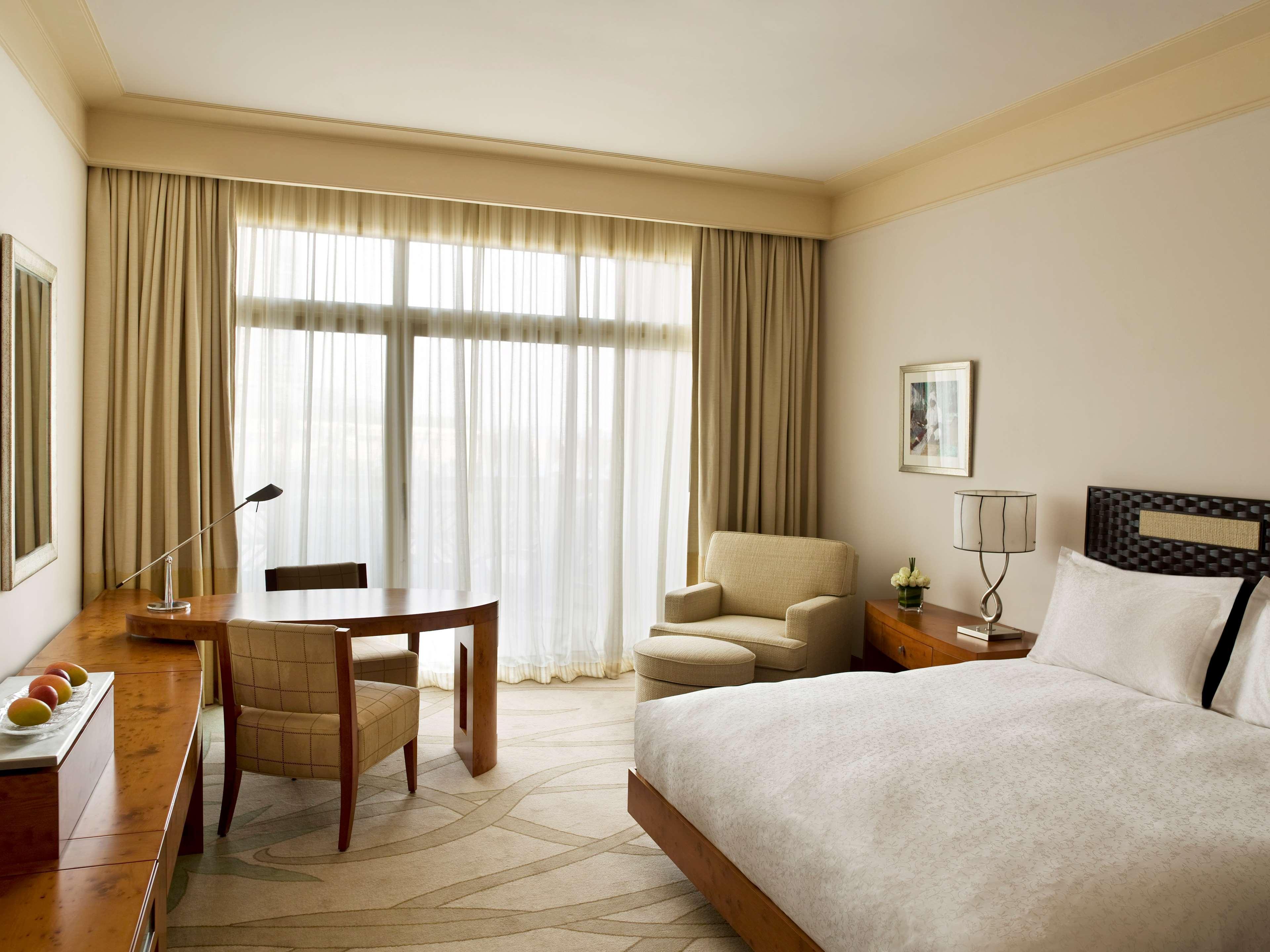 Grand Hyatt Doha Hotel & Villas Luaran gambar A room at the Conrad Dubai
